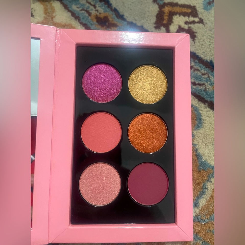 Pat McGrath eyeshadow palette